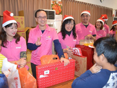 萬泰集團登泰國際物流參加華遠基金會聖誕舞會